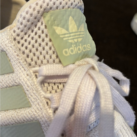 Adidas White and Light Green Running Shoes talla 6 U.S. - Picture 8 of 12